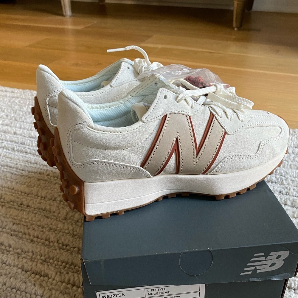 🤍NIB New Balance X Bandier 327 ‘Move Her World’ Sea Salt Sneakers🤍 - Picture 3 of 5